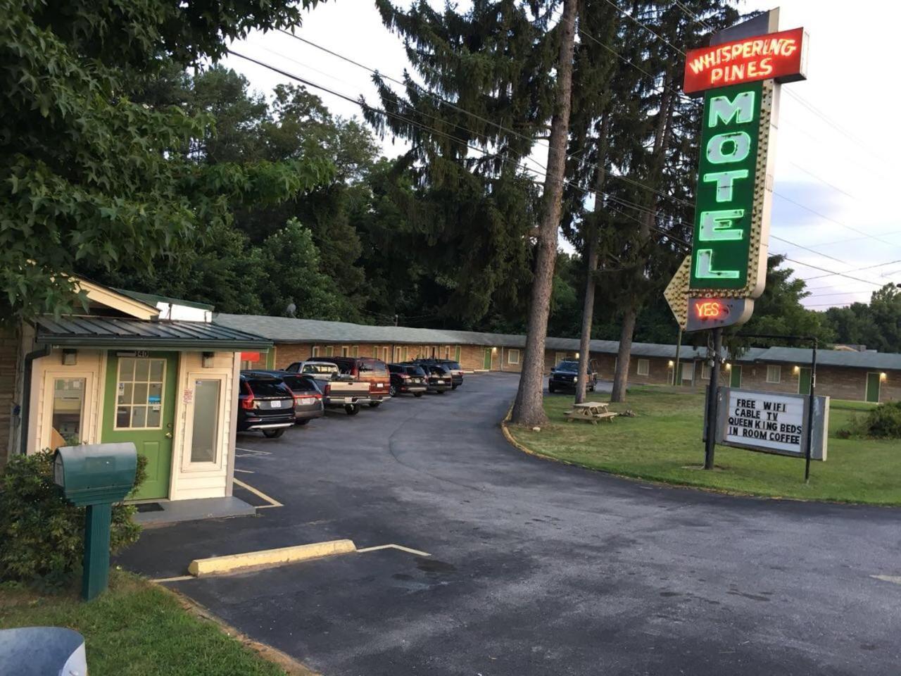 Whispering Pines Motel - آشفيل المظهر الخارجي الصورة