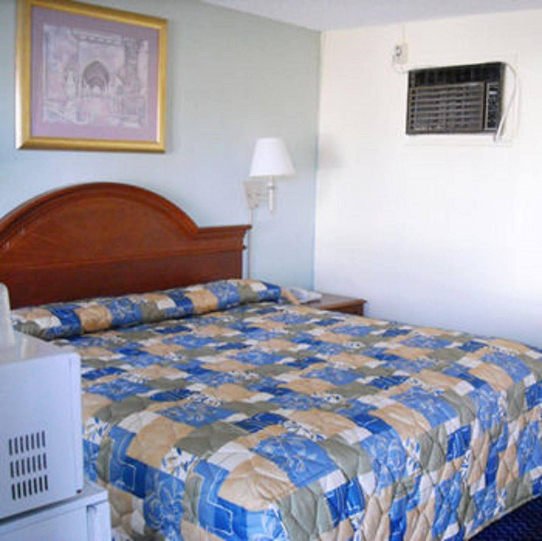 Whispering Pines Motel - آشفيل الغرفة الصورة