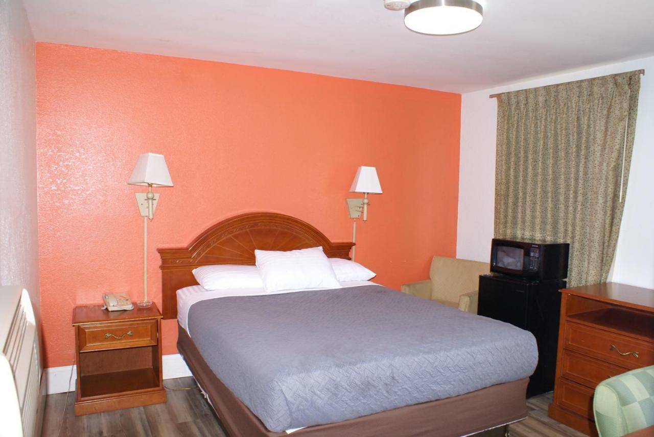 Whispering Pines Motel - آشفيل المظهر الخارجي الصورة