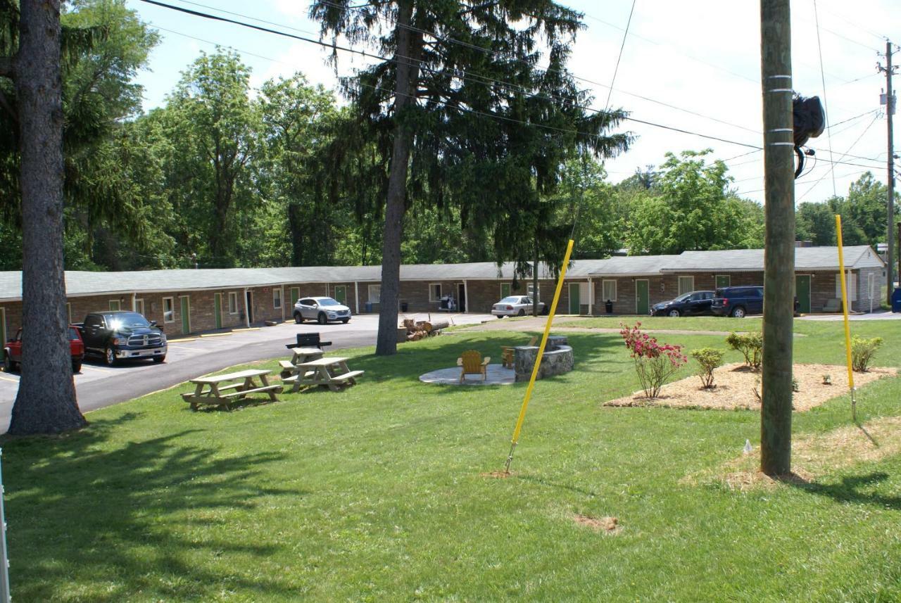 Whispering Pines Motel - آشفيل المظهر الخارجي الصورة